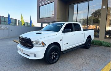 RAM Classic 5.7 V8 Laramie Night Edition CD 4x4