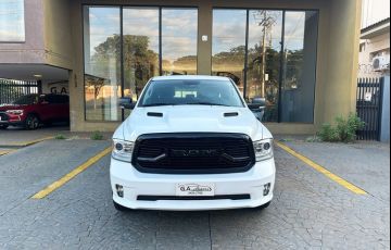 RAM Classic 5.7 V8 Laramie Night Edition CD 4x4 - Foto #2