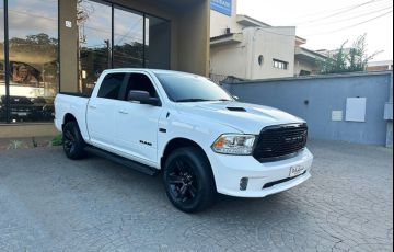 RAM Classic 5.7 V8 Laramie Night Edition CD 4x4 - Foto #3