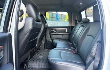 RAM Classic 5.7 V8 Laramie Night Edition CD 4x4 - Foto #7