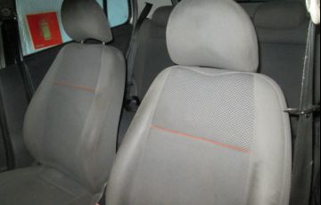 Volkswagen Fox 1.0 8V (Flex) 4p - Foto #4