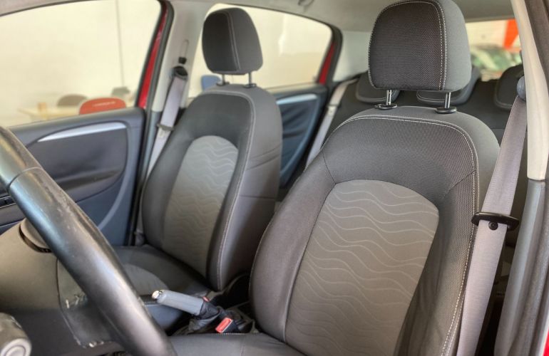 Fiat Punto 1.6 Essence 16v - Foto #7
