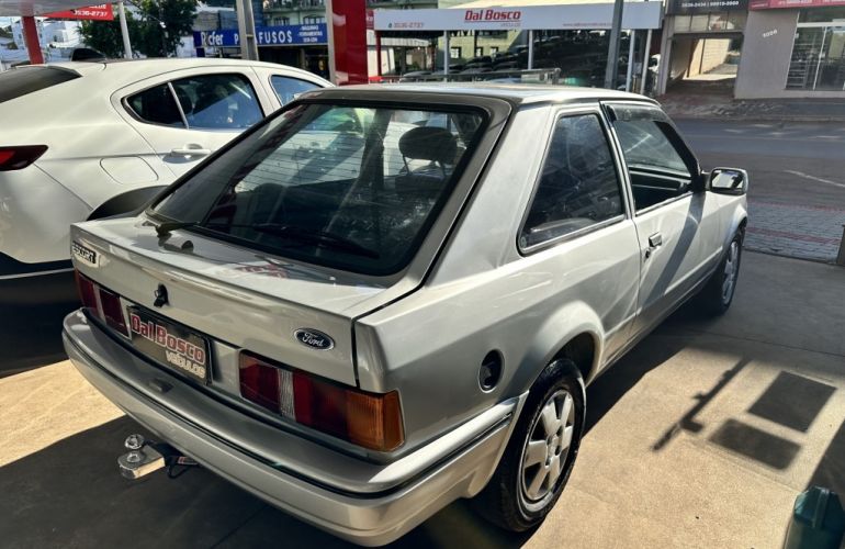 Ford Escort Hatch Hobby 1.0 - Foto #4