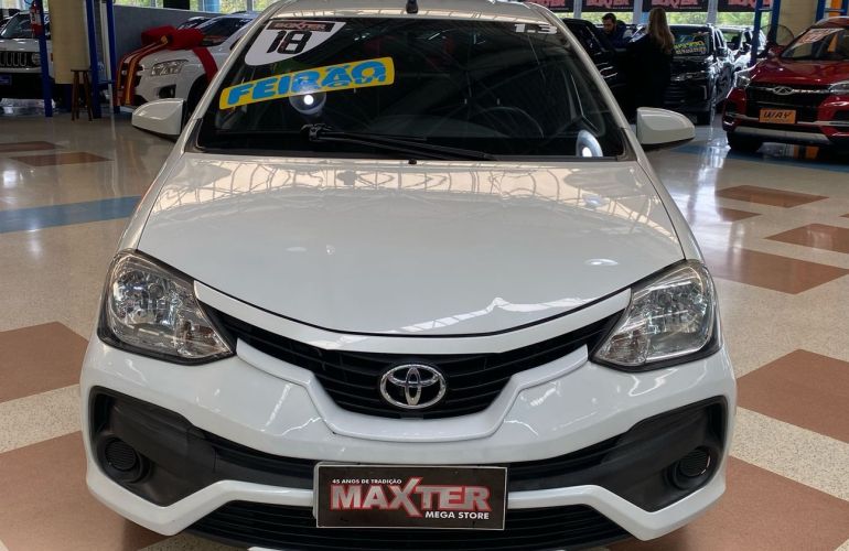 Toyota Etios 1.3 X 16v - Foto #2
