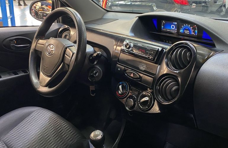 Toyota Etios 1.3 X 16v - Foto #10
