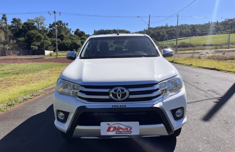 Toyota Hilux 2.8 TDI SR CD 4x4 (Aut) - Foto #2