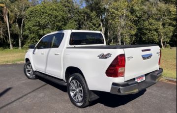 Toyota Hilux 2.8 TDI SR CD 4x4 (Aut) - Foto #4