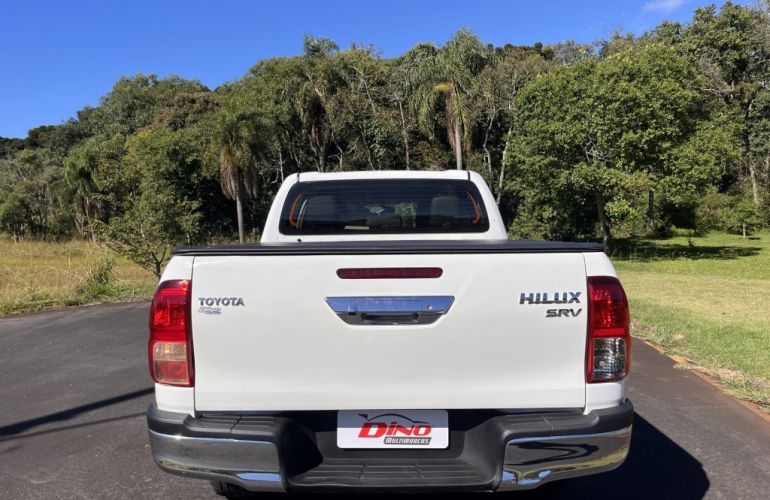 Toyota Hilux 2.8 TDI SR CD 4x4 (Aut) - Foto #5