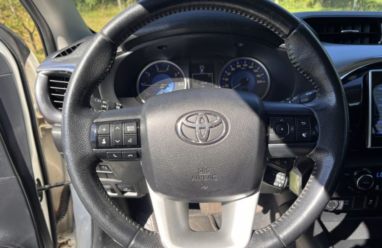 Toyota Hilux 2.8 TDI SR CD 4x4 (Aut) - Foto #8