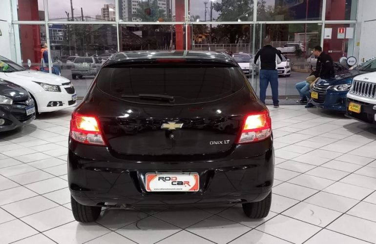 Chevrolet Onix 1.0 MPFi LT 8v - Foto #5