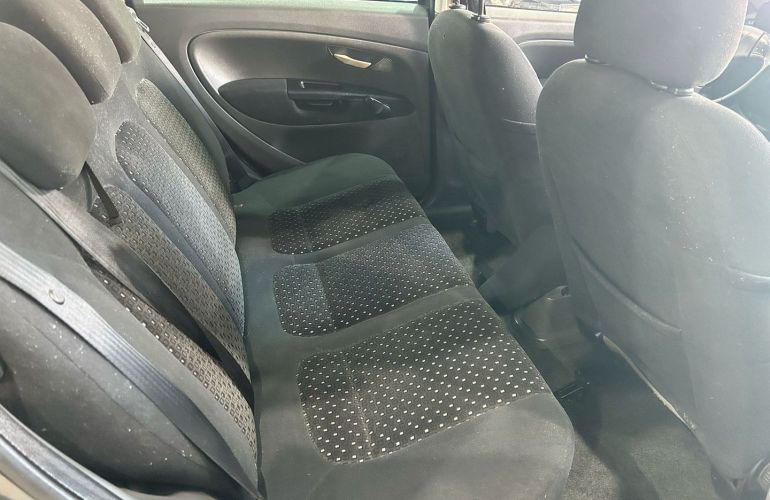 Fiat Punto 1.8 Hlx 8V Flex 4p Manual - Foto #8