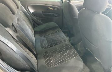 Fiat Punto 1.8 Hlx 8V Flex 4p Manual - Foto #8