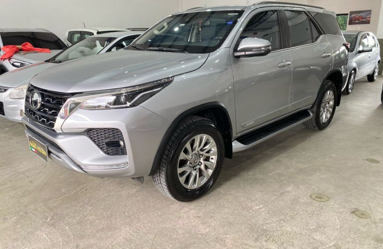 Toyota Hilux Sw4 2.8 D-4d Turbo Diesel Srx 7l 4x4 Automático - Foto #1