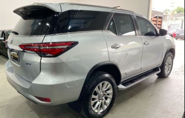 Toyota Hilux Sw4 2.8 D-4d Turbo Diesel Srx 7l 4x4 Automático - Foto #5