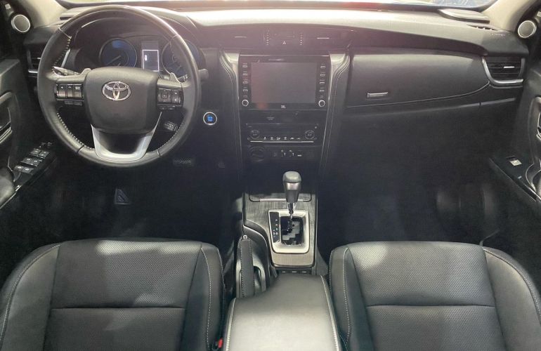Toyota Hilux Sw4 2.8 D-4d Turbo Diesel Srx 7l 4x4 Automático - Foto #9