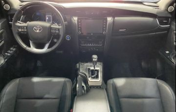 Toyota Hilux Sw4 2.8 D-4d Turbo Diesel Srx 7l 4x4 Automático - Foto #9