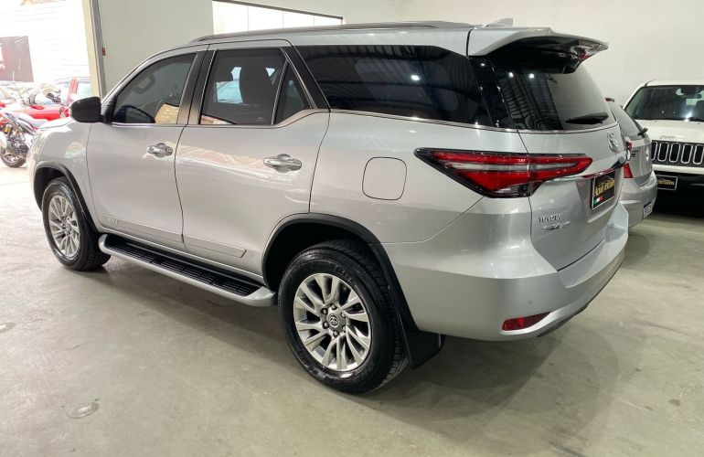 Toyota Hilux Sw4 2.8 D-4d Turbo Diesel Srx 7l 4x4 Automático - Foto #10