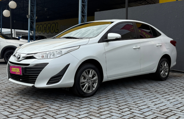 Toyota Yaris Sedan 1.5 XL Plus Connect CVT - Foto #3