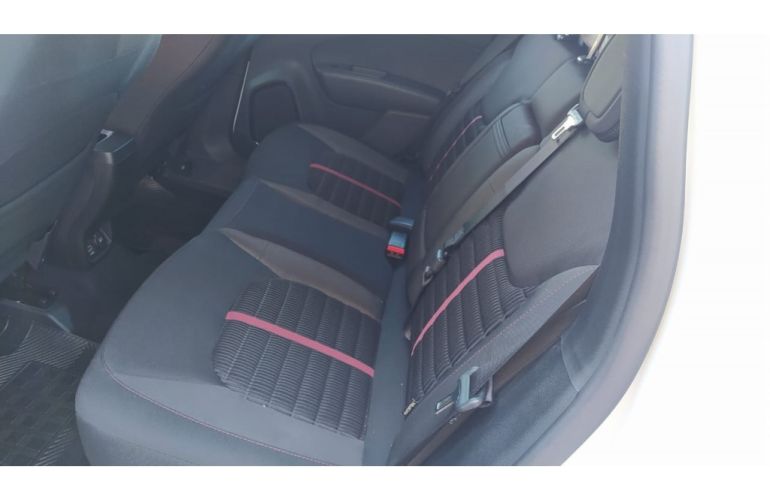Fiat Toro 2.0 TDI Freedom 4WD (Aut) - Foto #9