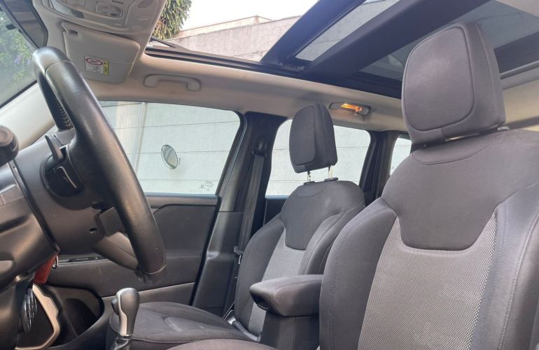 Jeep Renegade 1.8 16V Longitude - Foto #10