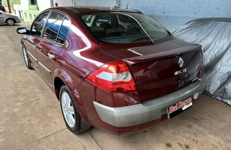 Renault Mégane Sedan Dynamique 2.0 16V - Foto #3