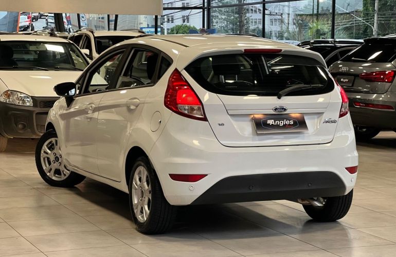Ford Fiesta 1.6 SE Hatch 16v - Foto #9