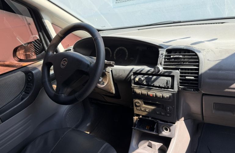 Chevrolet Zafira 2.0 MPFi Comfort 8V Flex 4p Manual - Foto #9