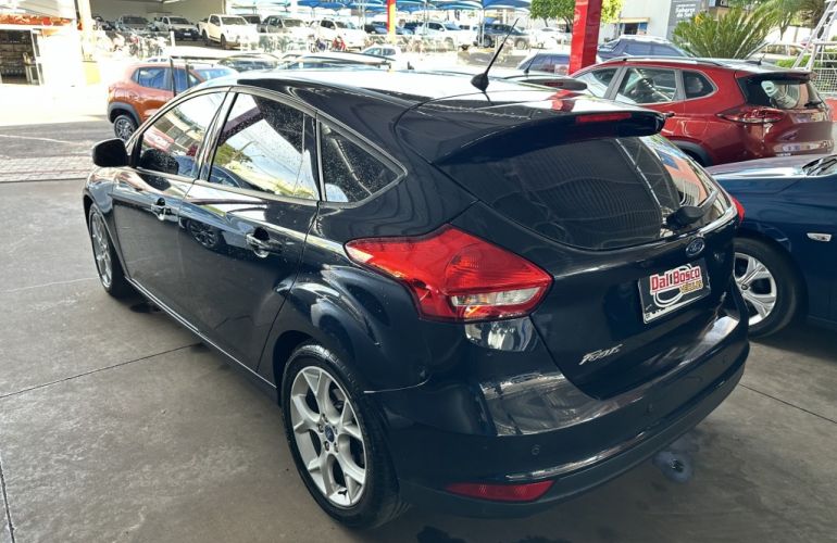Ford Focus Hatch SE 2.0 16V PowerShift - Foto #4