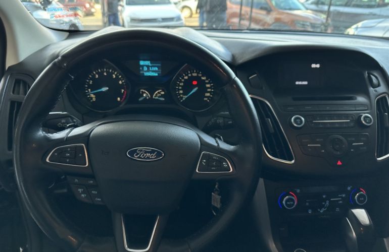 Ford Focus Hatch SE 2.0 16V PowerShift - Foto #8