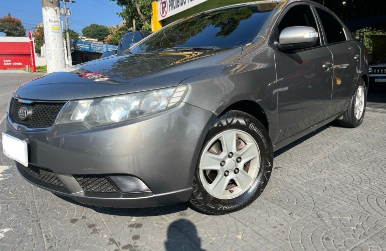 Kia Cerato 1.6 Sedan 16v - Foto #2