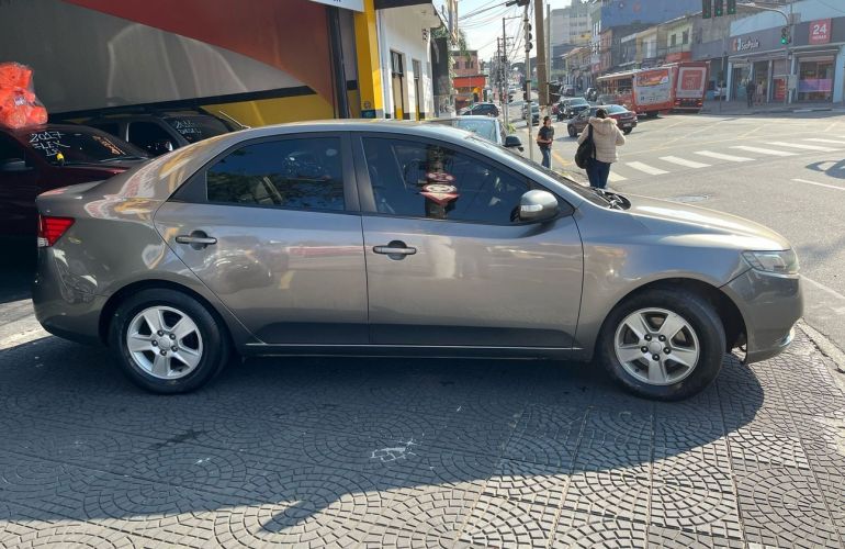 Kia Cerato 1.6 Sedan 16v - Foto #4