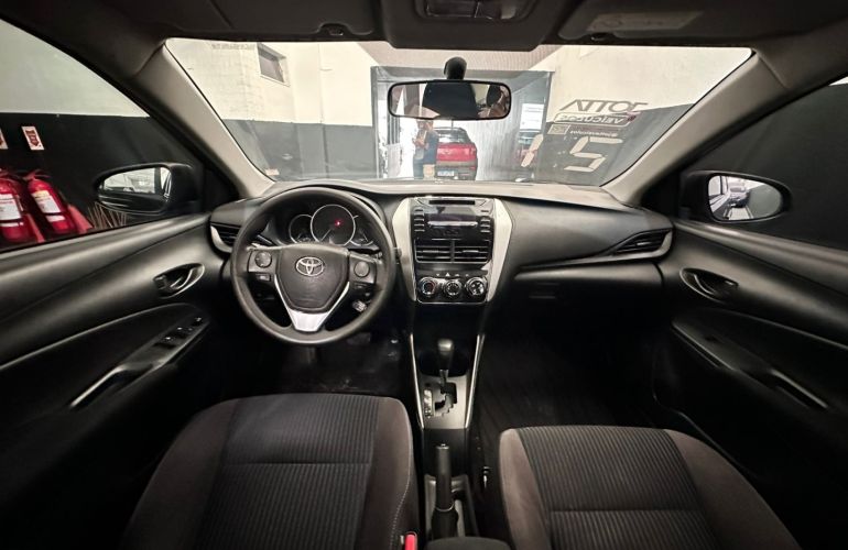 Toyota Yaris 1.5 16V Flex Sedan Xl Live Multidrive - Foto #9