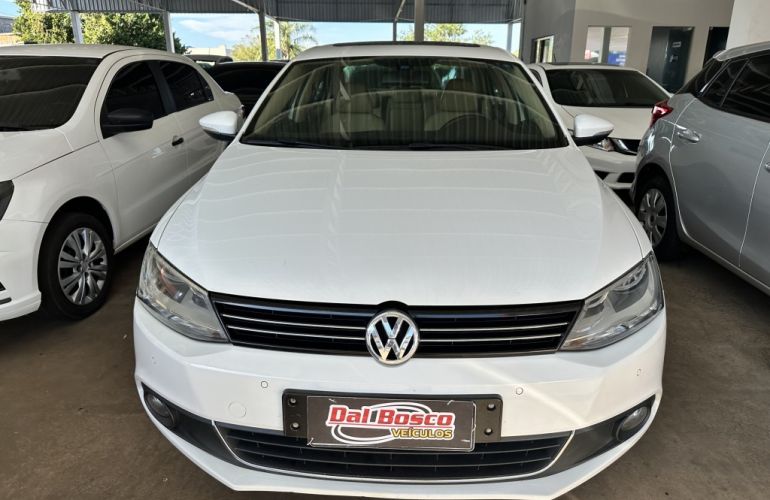 Volkswagen Jetta 2.0 TSI Highline DSG - Foto #2