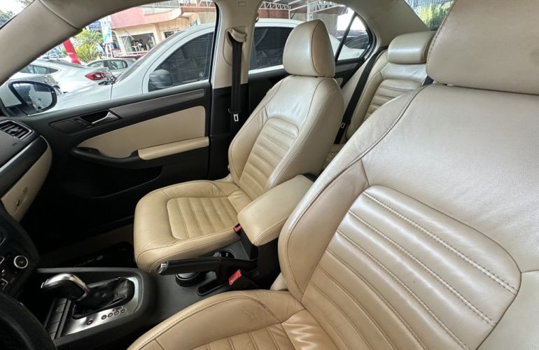 Volkswagen Jetta 2.0 TSI Highline DSG - Foto #9