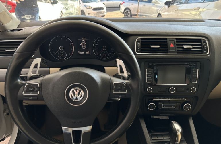 Volkswagen Jetta 2.0 TSI Highline DSG - Foto #10