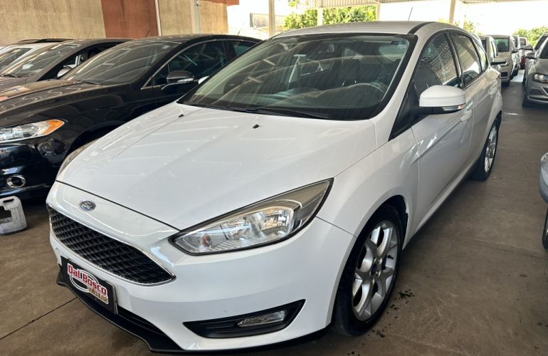 Ford Focus Hatch SE 2.0 PowerShift - Foto #1