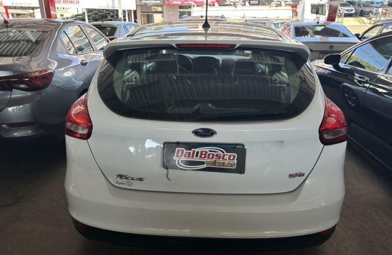 Ford Focus Hatch SE 2.0 PowerShift - Foto #4
