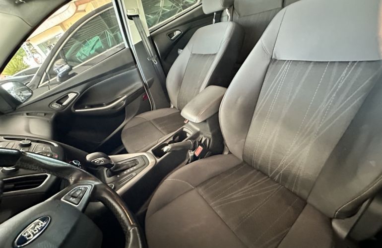 Ford Focus Hatch SE 2.0 PowerShift - Foto #7