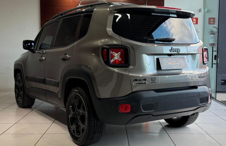Jeep Renegade 2.0 16V Turbo Night Eagle 4x4 - Foto #3