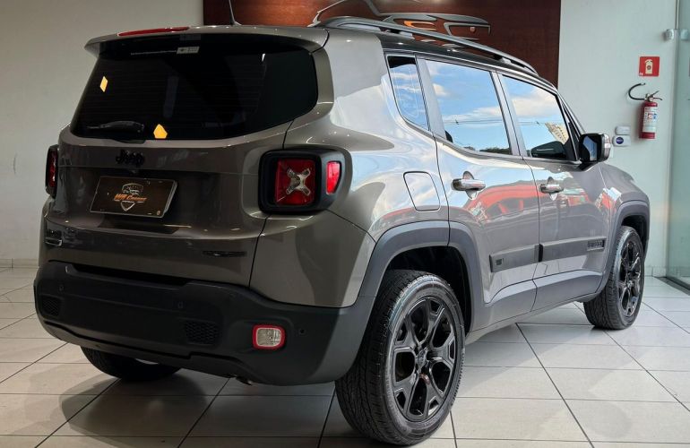 Jeep Renegade 2.0 16V Turbo Night Eagle 4x4 - Foto #4