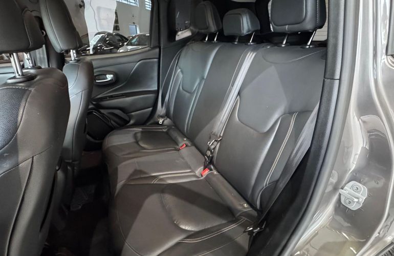 Jeep Renegade 2.0 16V Turbo Night Eagle 4x4 - Foto #7