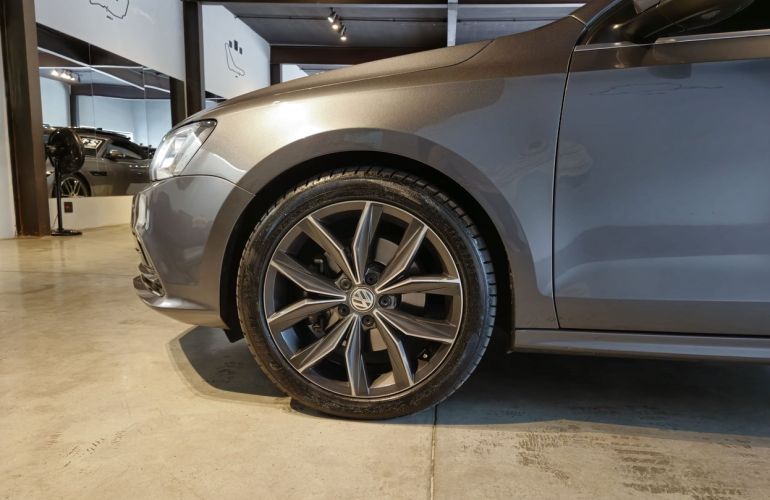 Volkswagen Jetta 2.0 TSi Highline 211cv - Foto #4
