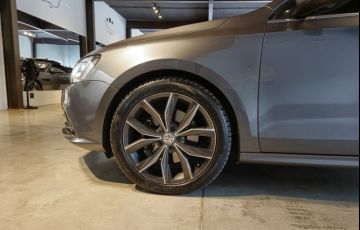 Volkswagen Jetta 2.0 TSi Highline 211cv - Foto #4