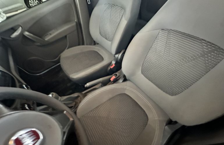 Fiat Palio Attractive 1.0 8V (Flex) - Foto #7