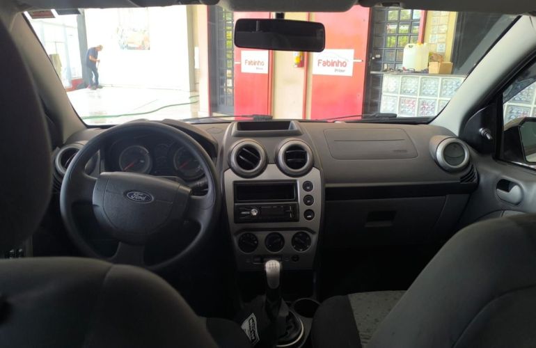 Ford Fiesta 1.0 Rocam Sedan 8v - Foto #8
