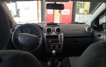 Ford Fiesta 1.0 Rocam Sedan 8v - Foto #8