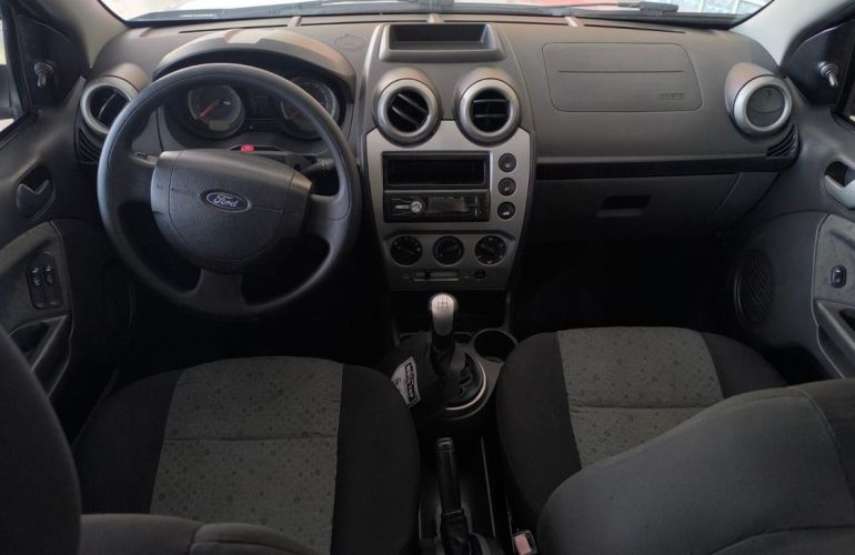 Ford Fiesta 1.0 Rocam Sedan 8v - Foto #9