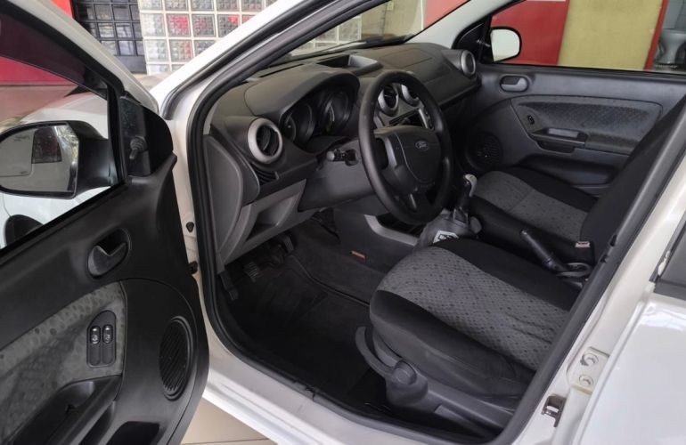 Ford Fiesta 1.0 Rocam Sedan 8v - Foto #10