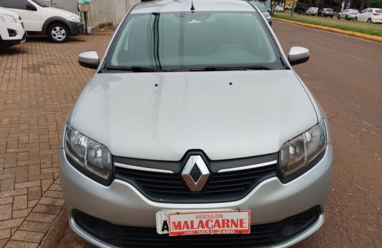 Renault Logan Expression 1.6 8V - Foto #2