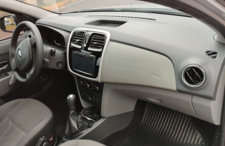 Renault Logan Expression 1.6 8V - Foto #9